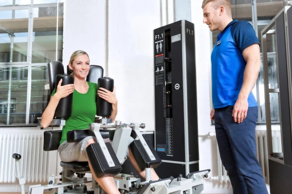 csm_Studiosituation_Maschine_F1-1_Kundin_7b13b6ed3d